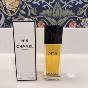 NEW - CHANEL N°5 Eau de Toilette - Black Cap with Golden Liquid